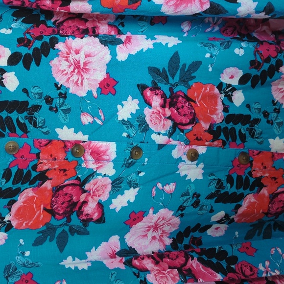 TORRID Blue Floral Button Front Top SIZE 4 - Picture 3 of 3
